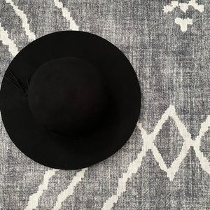 Black floppy hat